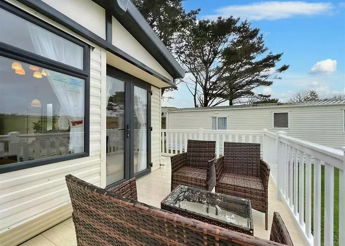 Pottsville Cabin - Short Walk To Praa Sands Beach